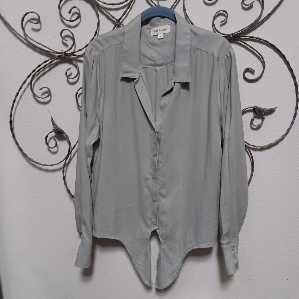 CLOTH & STONE Anthropologie sage green tie front Tencel shirt, L